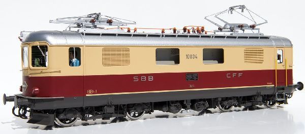 Fronttür, keine Lüftergitter, Griffstangen gelb, Sounddecoder, 2 Maxon Motoren, Panthografenantrieb
